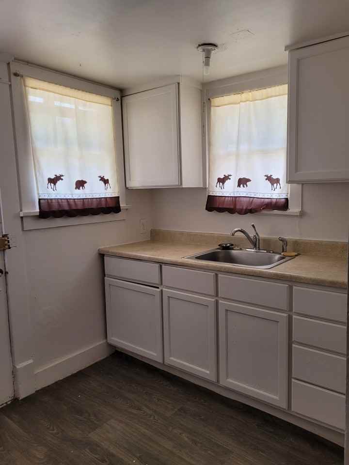 608 Elias Ave - Photo 2 of 25