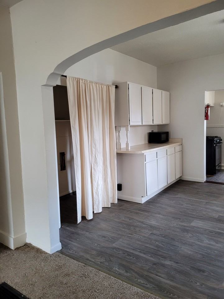 608 Elias Ave - Photo 3 of 25
