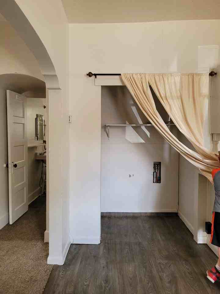 608 Elias Ave - Photo 7 of 25