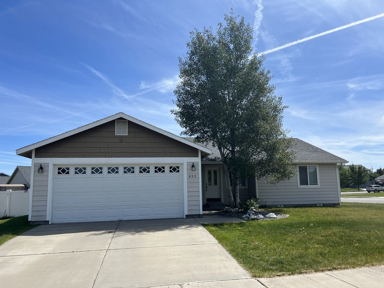 433 S Aspen St - Photo 2 of 12