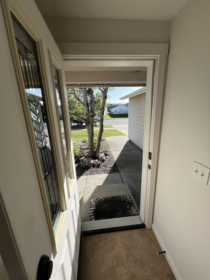 433 S Aspen St - Photo 3 of 12