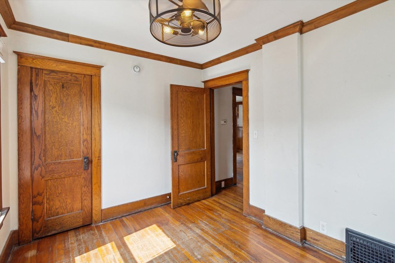 112 E Center St - Photo 7 of 20