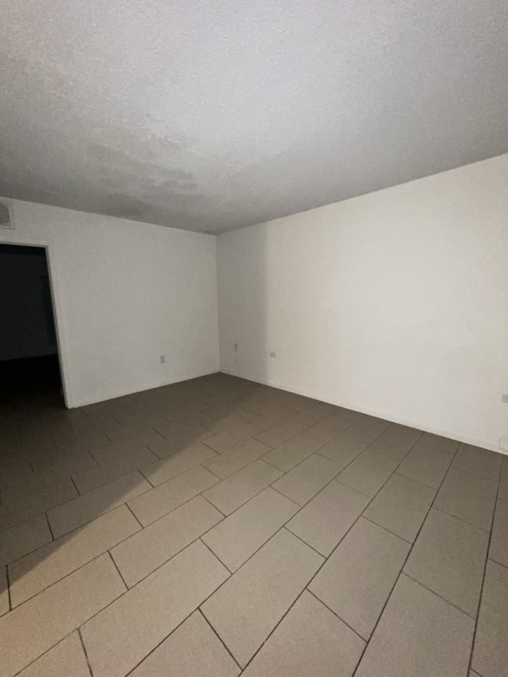636 N 39th St #2 - Photo 5 of 9