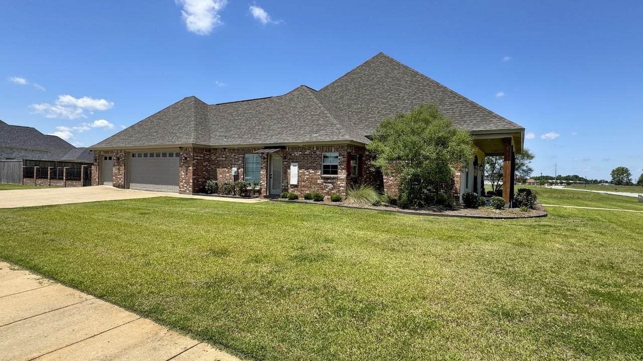 210 Bayou Trace Dr - Photo 2 of 35