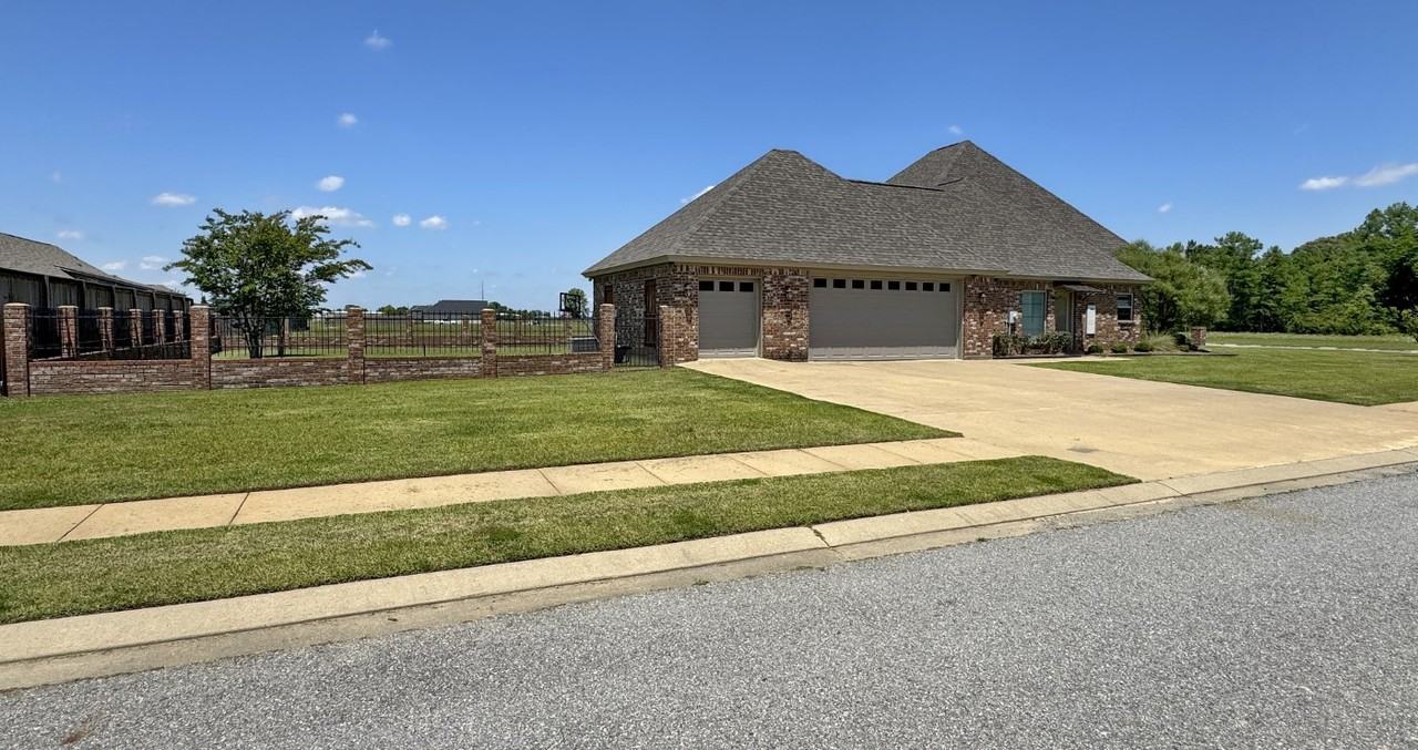 210 Bayou Trace Dr - Photo 3 of 35