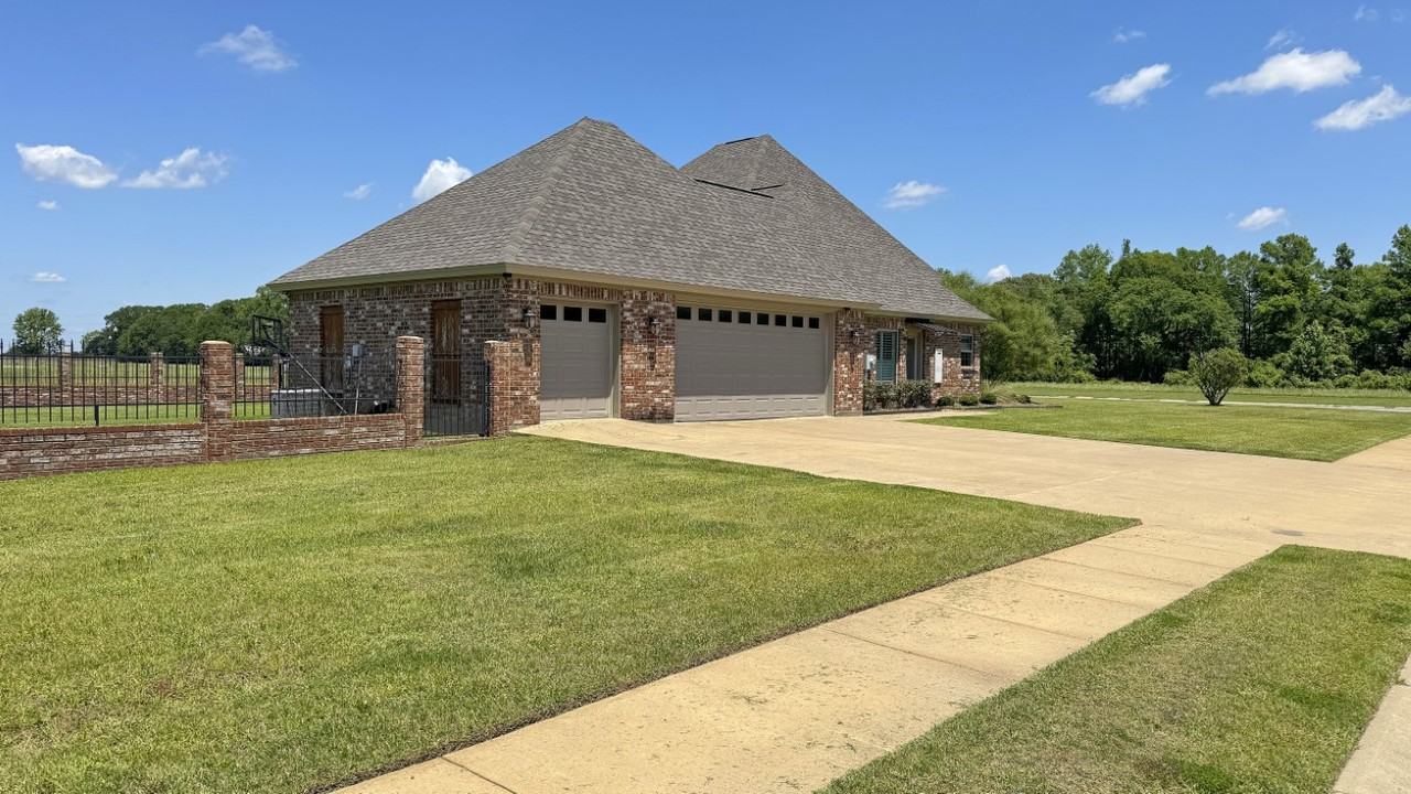210 Bayou Trace Dr - Photo 4 of 35