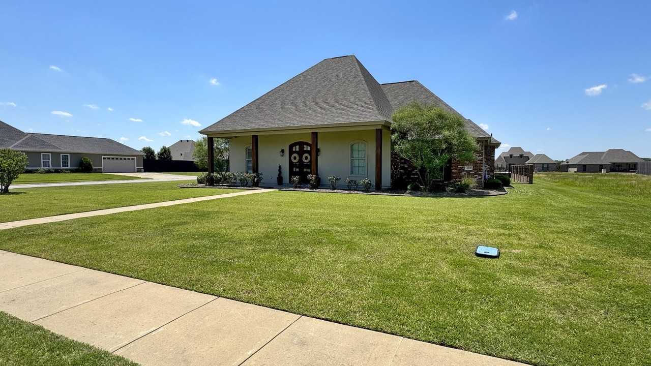 210 Bayou Trace Dr - Photo 7 of 35