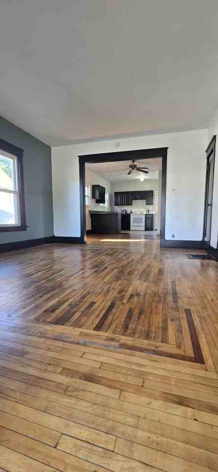 409 Corunna Ave - Photo 6 of 11