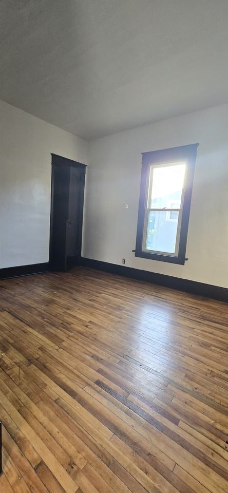 409 Corunna Ave - Photo 7 of 11