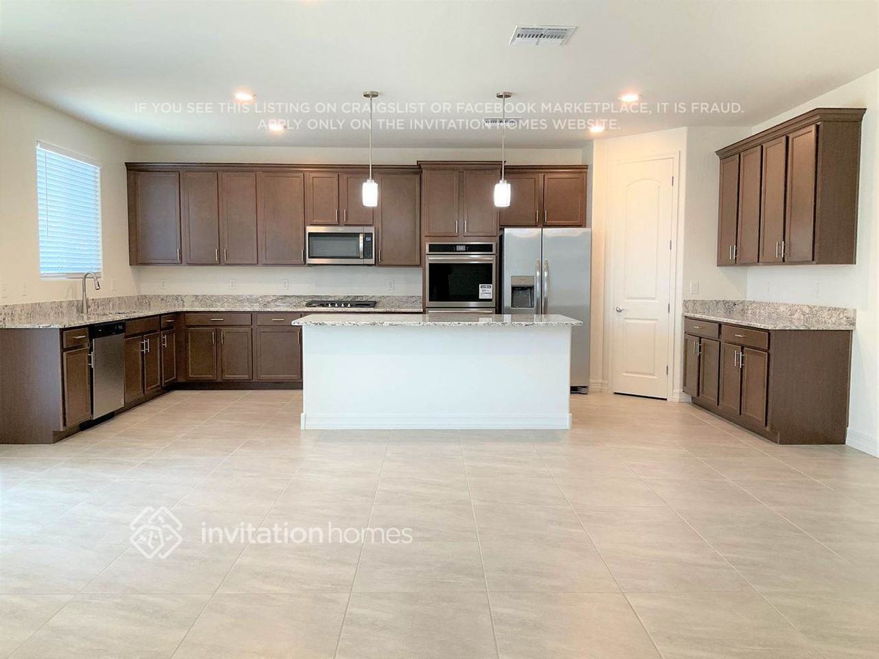 11417 W Edgemont Ave - Photo 3 of 10