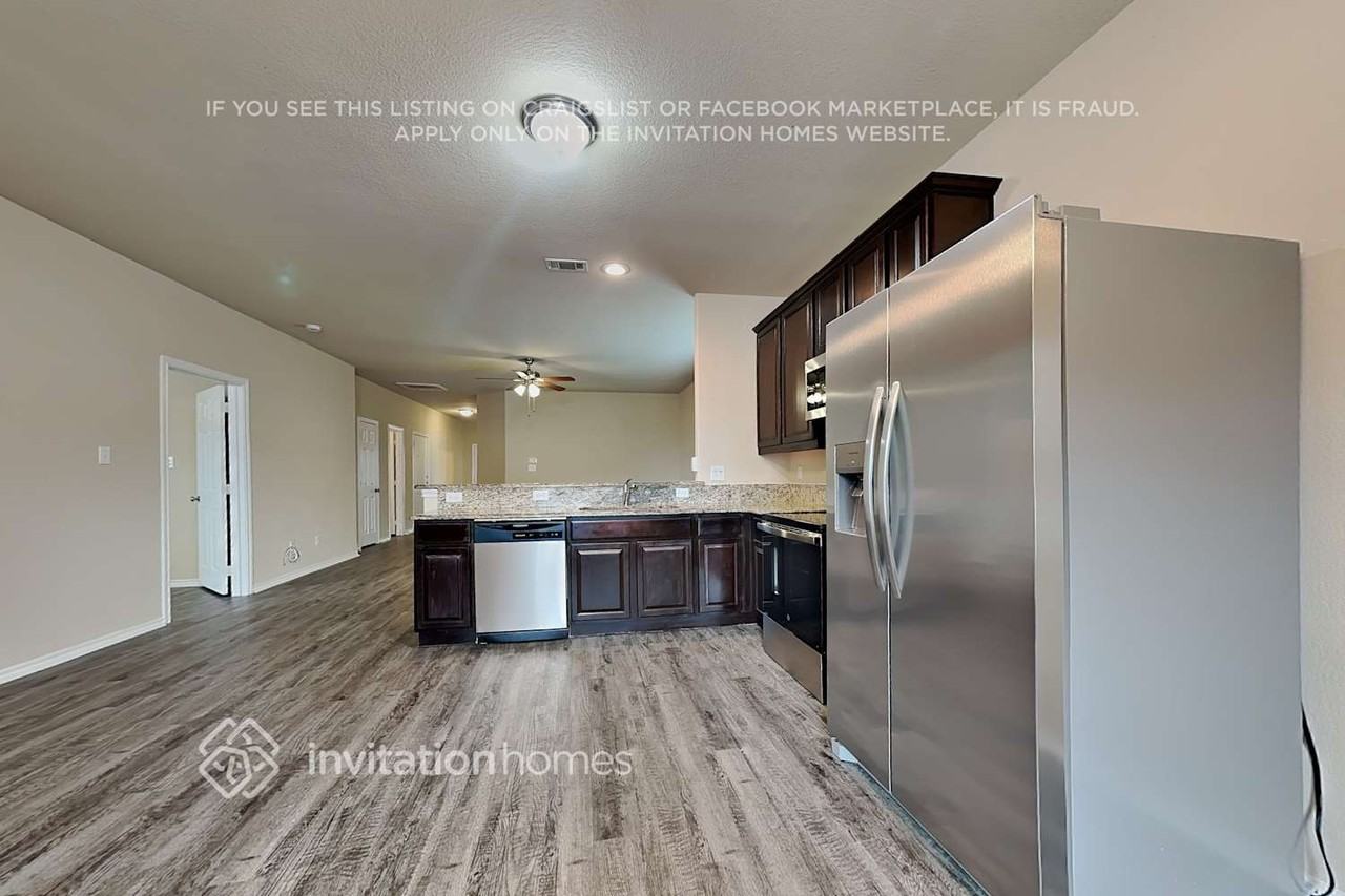 1833 Wickham Dr - Photo 6 of 18