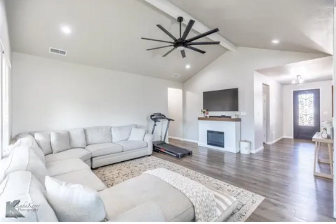 7449 Sleepy Hollow Ln - Photo 4 of 19
