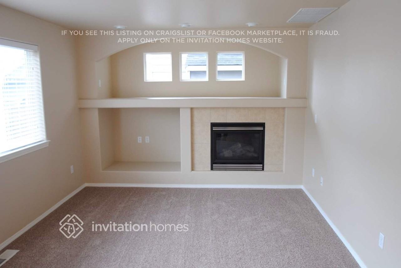 13925 26th Ave W - Photo 3 of 11