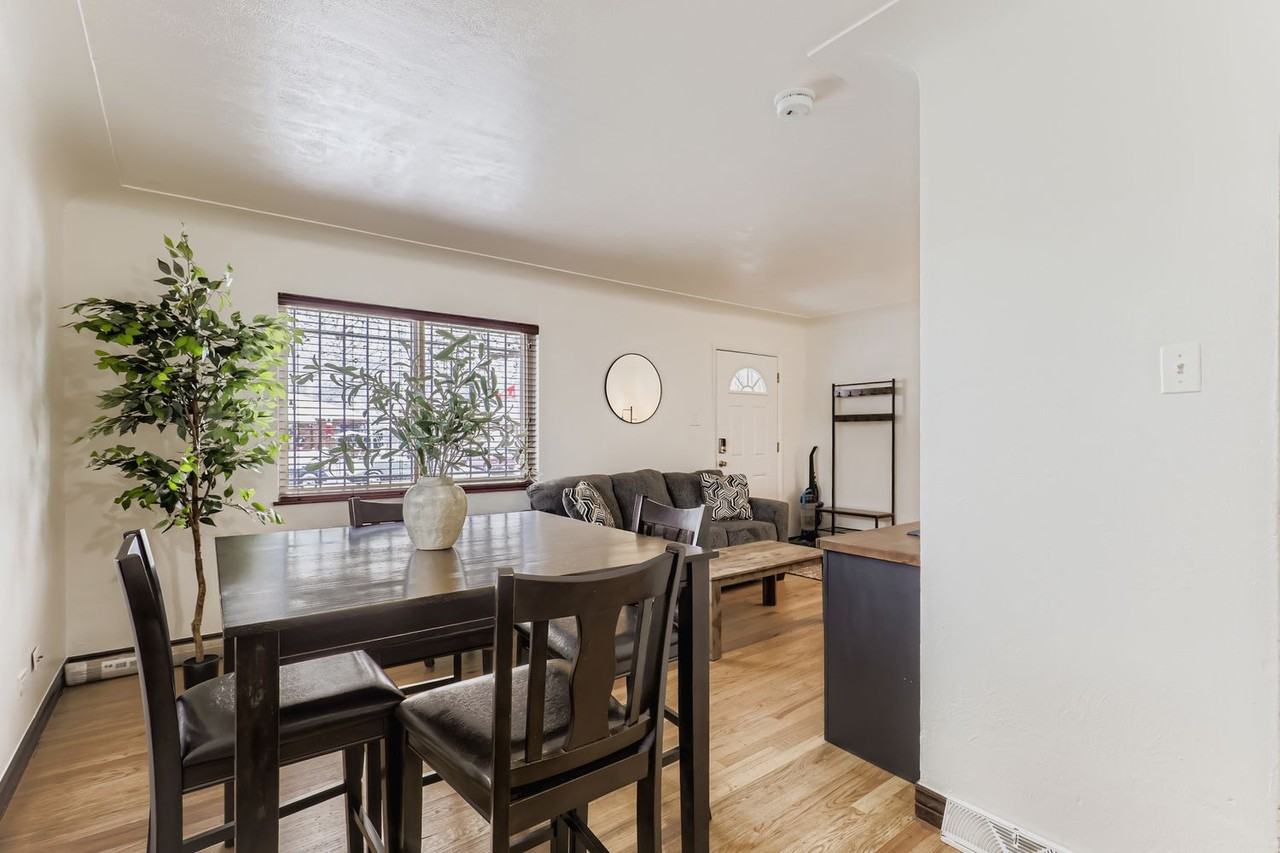 3540 Newport St - Photo 5 of 27
