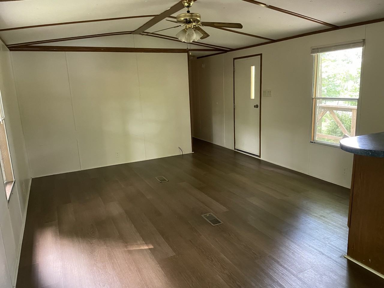 138 Anna Rd - Photo 2 of 10
