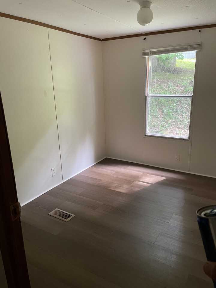138 Anna Rd - Photo 4 of 10