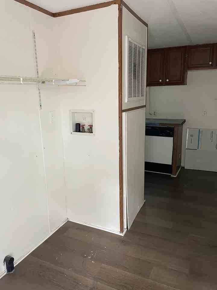 138 Anna Rd - Photo 6 of 10