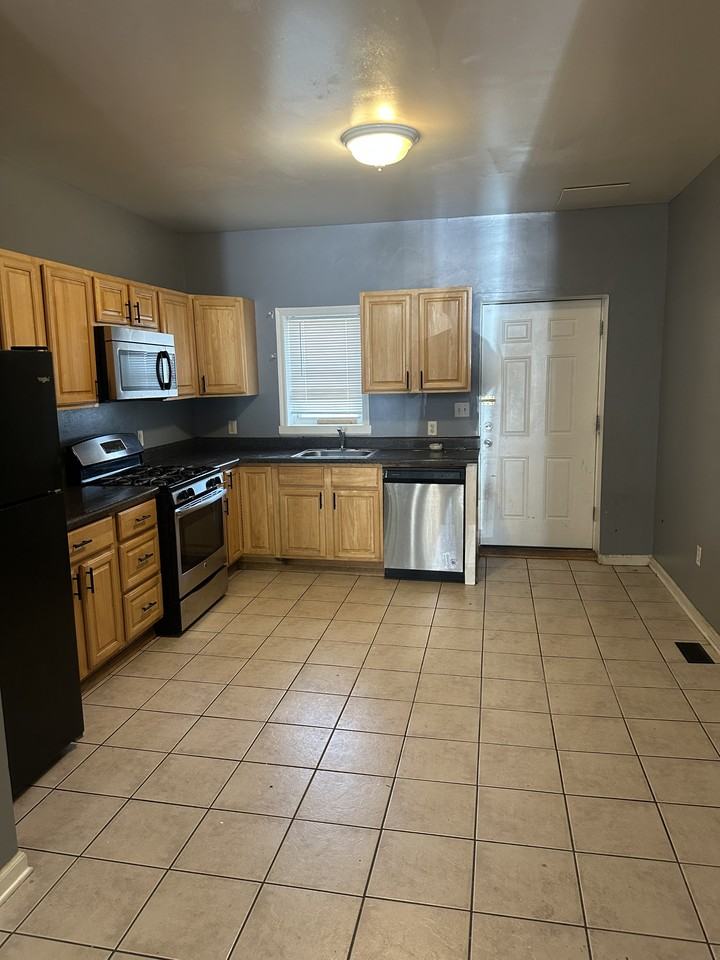 425 N Milton Ave - Photo 6 of 13