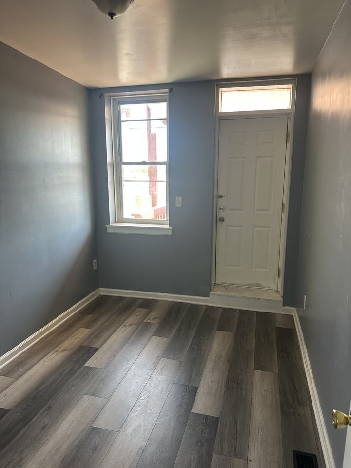 425 N Milton Ave - Photo 7 of 13