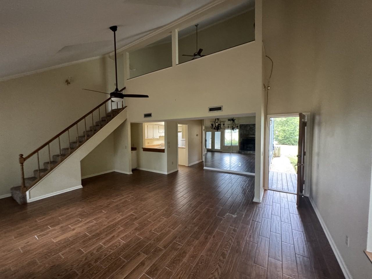 101 Golf Ct - Photo 3 of 7