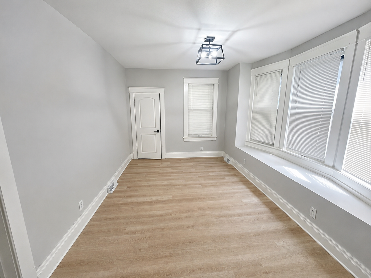 815 Elmwood Ave - Photo 4 of 11