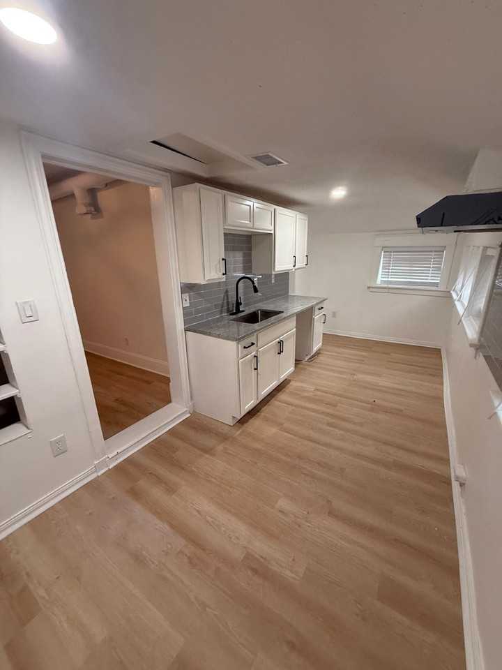3333 Gillham Rd - Photo 2 of 13