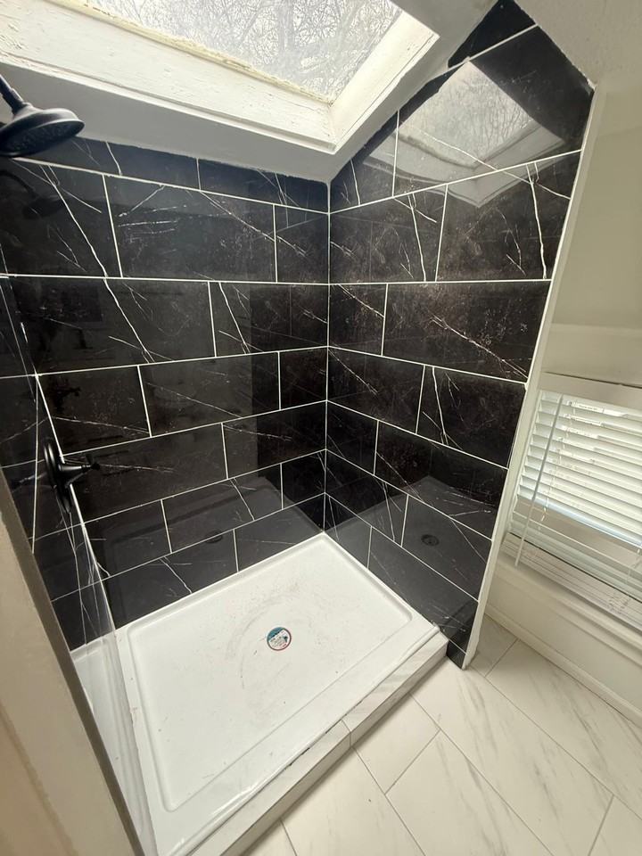 3333 Gillham Rd - Photo 3 of 13