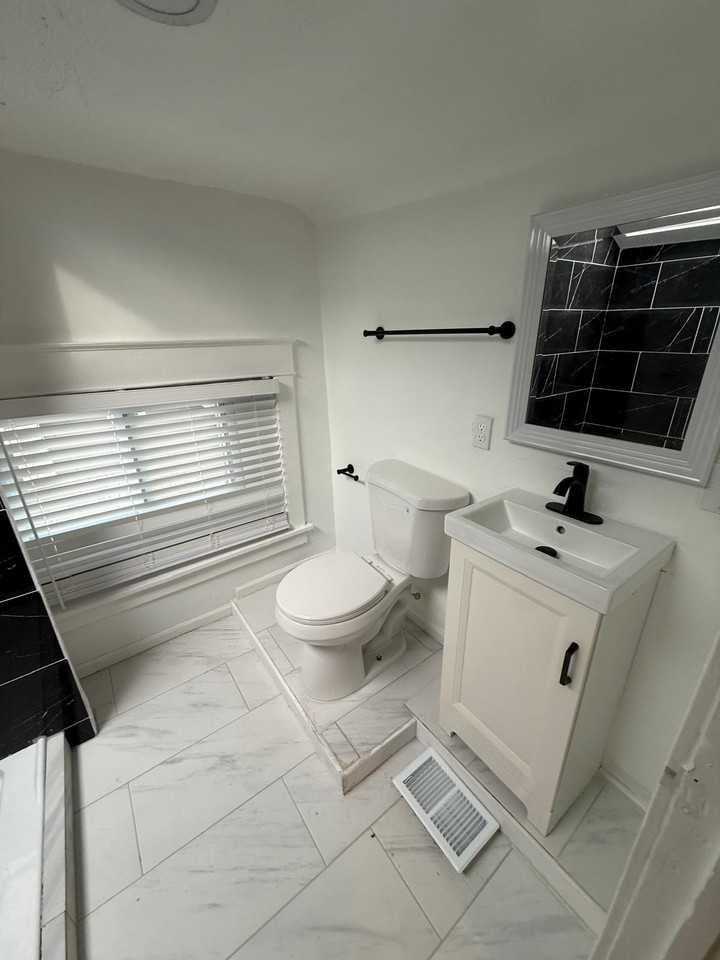 3333 Gillham Rd - Photo 5 of 13