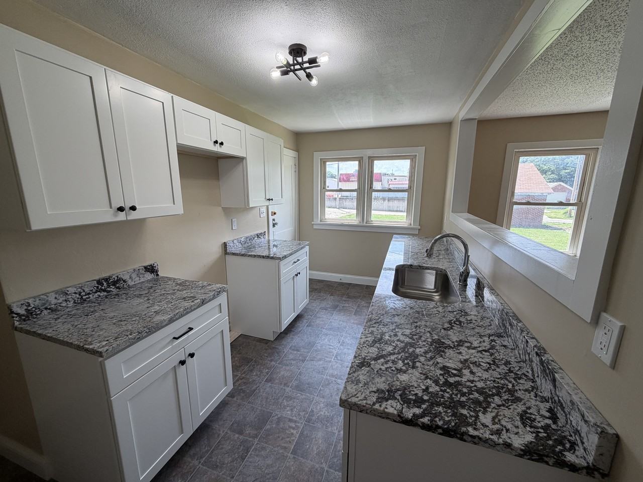 715 N Forest Ave - Photo 2 of 10