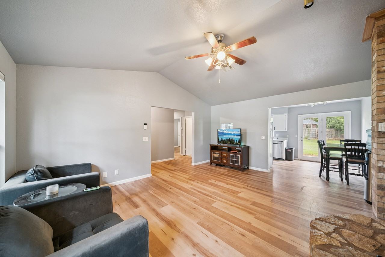 1615 N Briarwood St - Photo 4 of 15