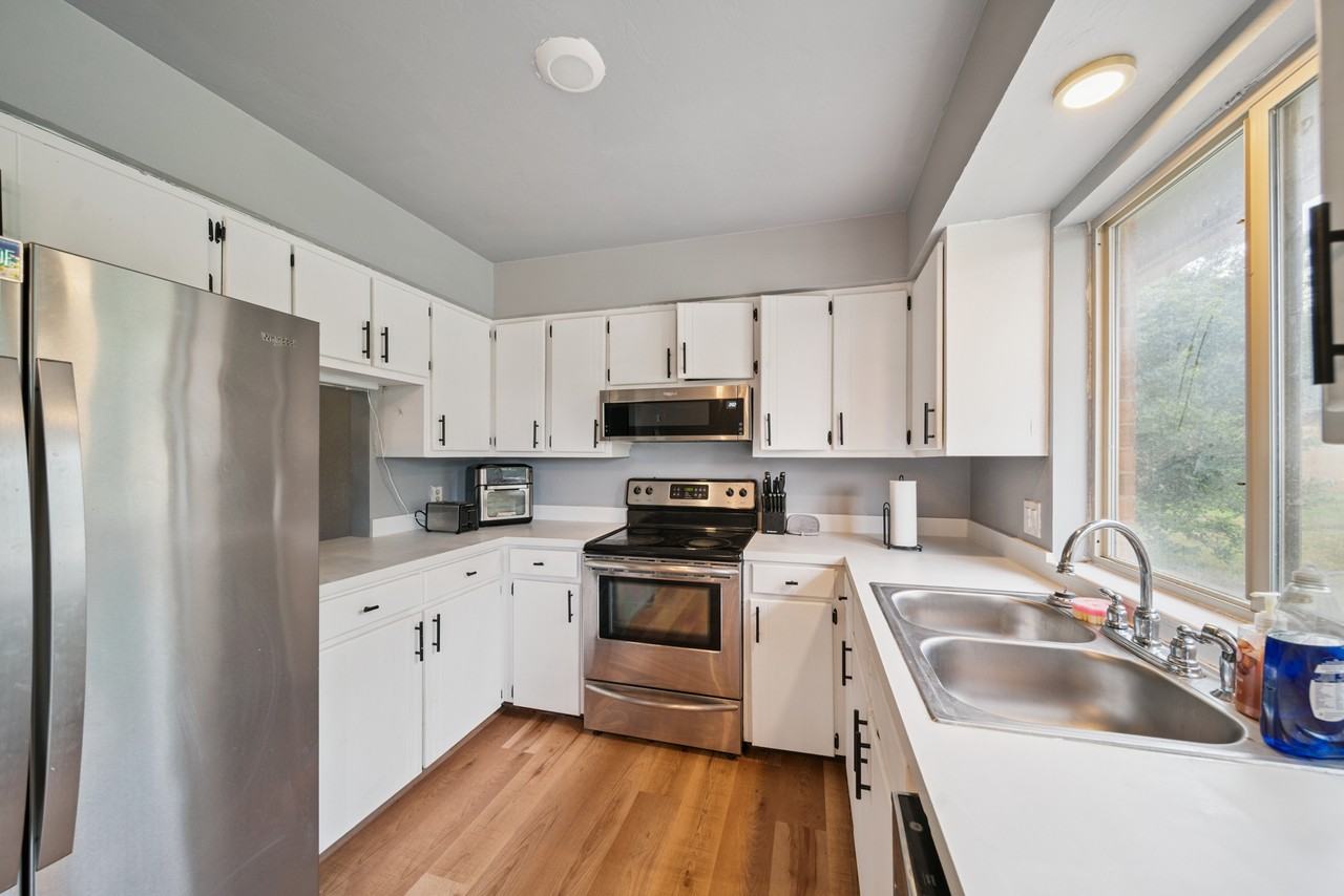 1615 N Briarwood St - Photo 5 of 15