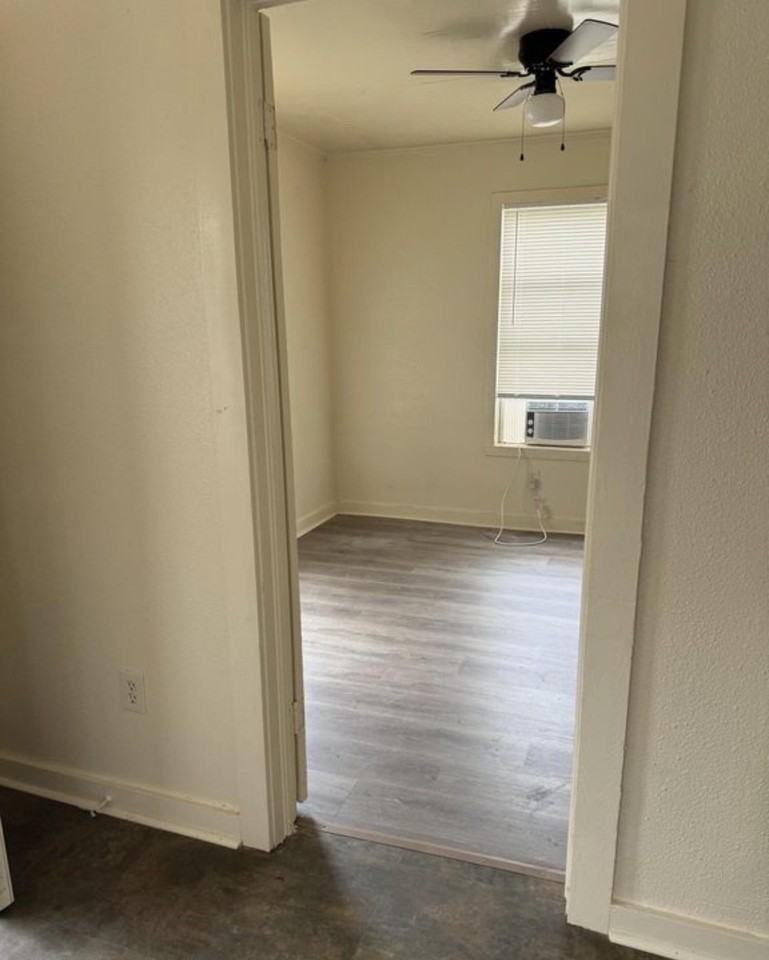 1038 Saint Charles St - Photo 5 of 11