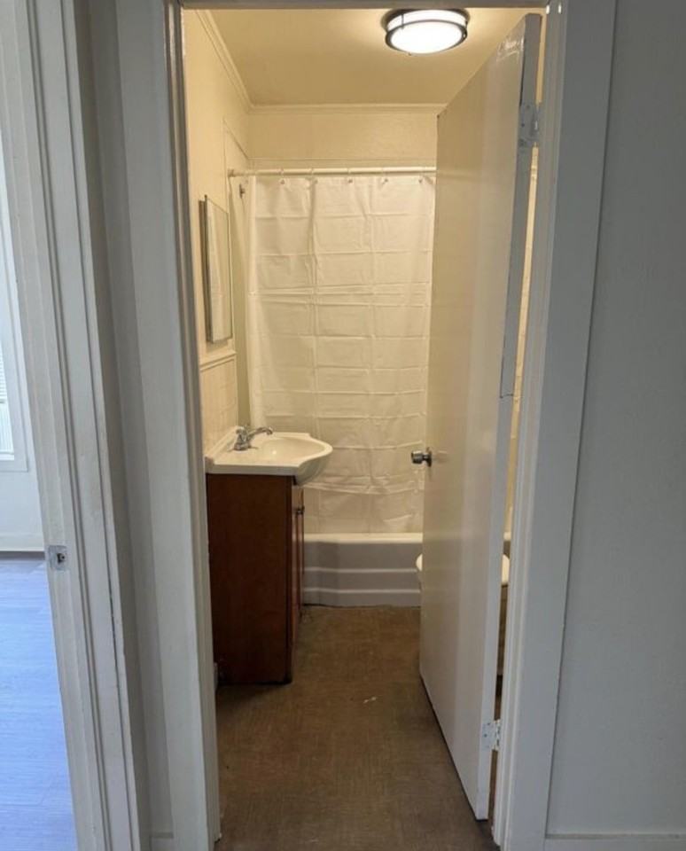 1038 Saint Charles St - Photo 6 of 11