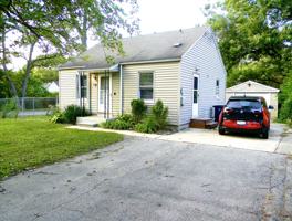 featured image of 3303 Oakwood St