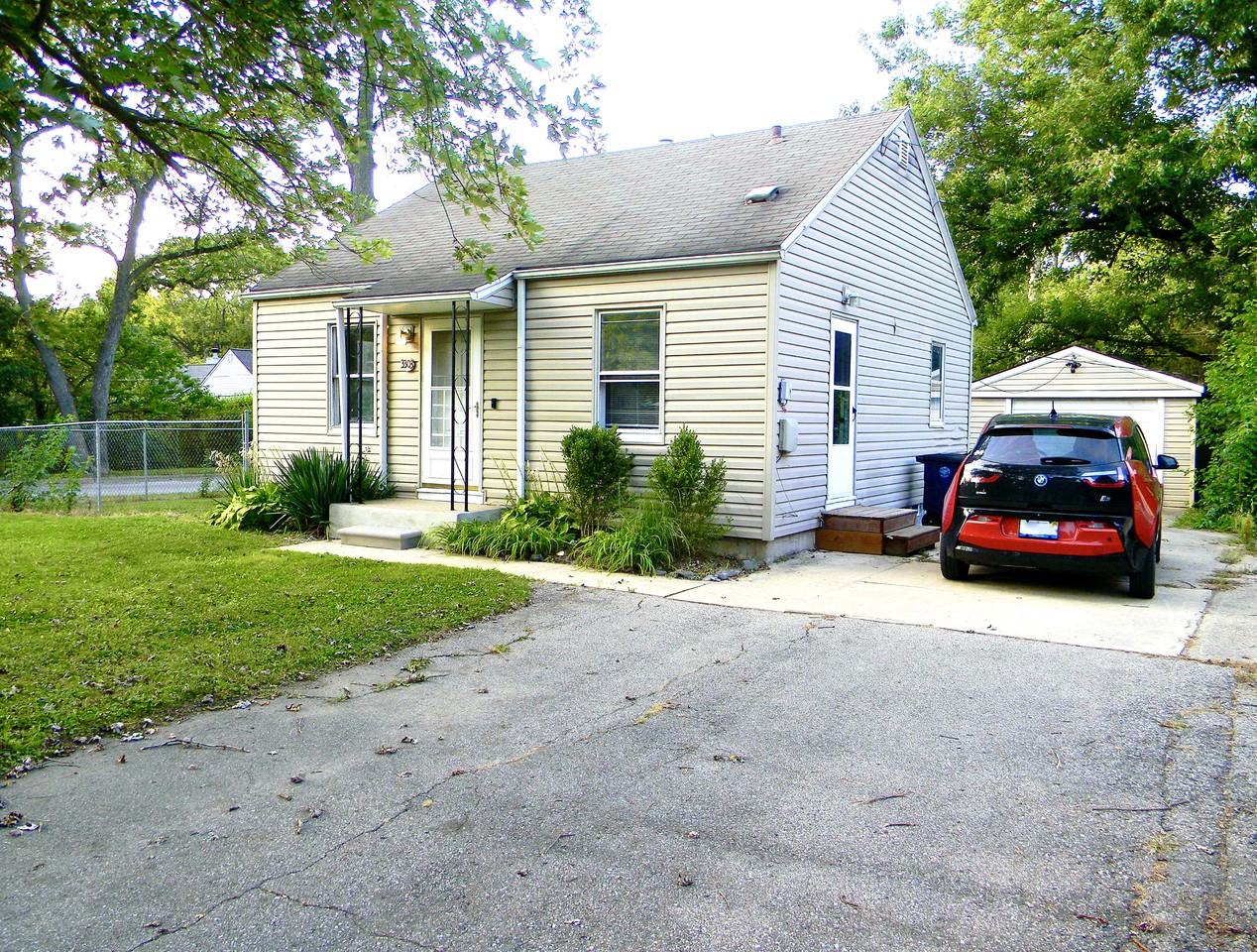 3303 Oakwood St - Photo 2 of 21