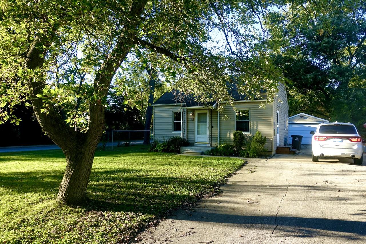 3303 Oakwood St - Photo 3 of 21