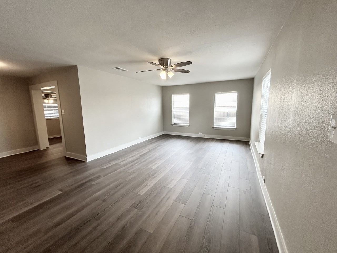 1606 N Travis St - Photo 5 of 22