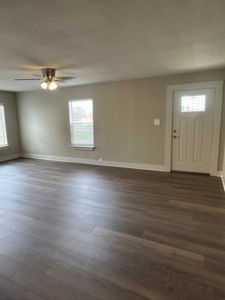 1606 N Travis St - Photo 6 of 22