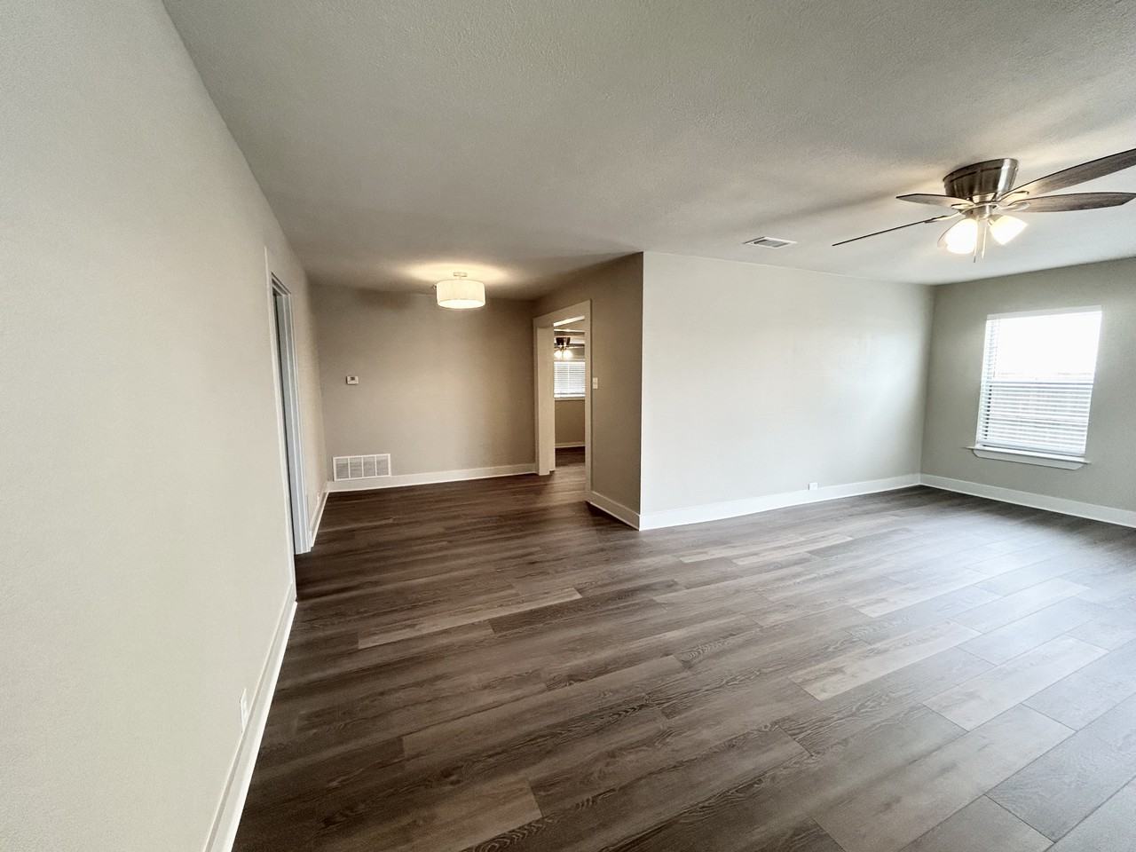 1606 N Travis St - Photo 7 of 22