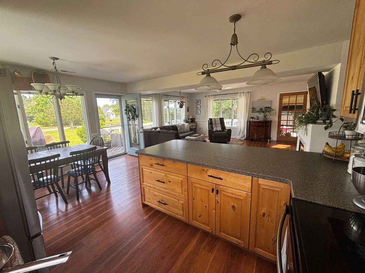103 Pleasant Dr - Photo 3 of 14
