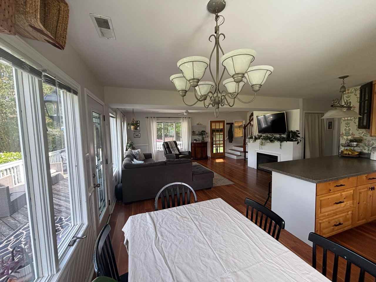 103 Pleasant Dr - Photo 4 of 14