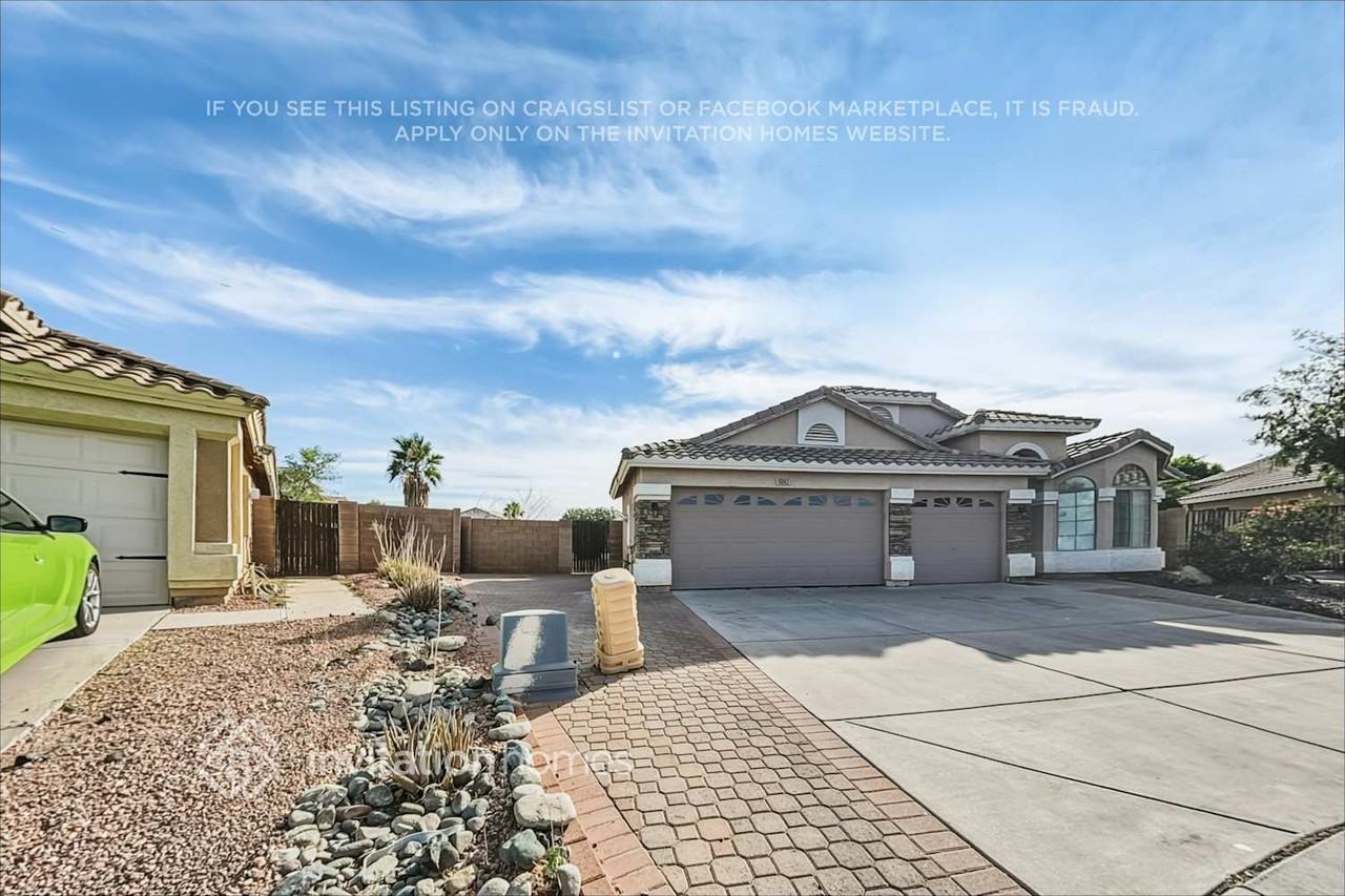 3042 S 64th Ave