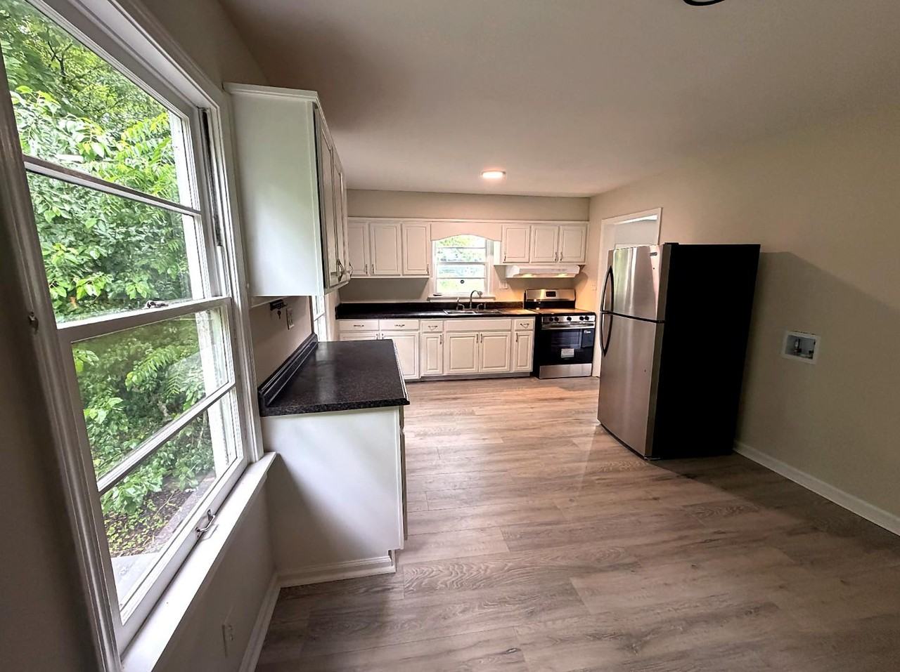 801 Rutledge Dr - Photo 3 of 11