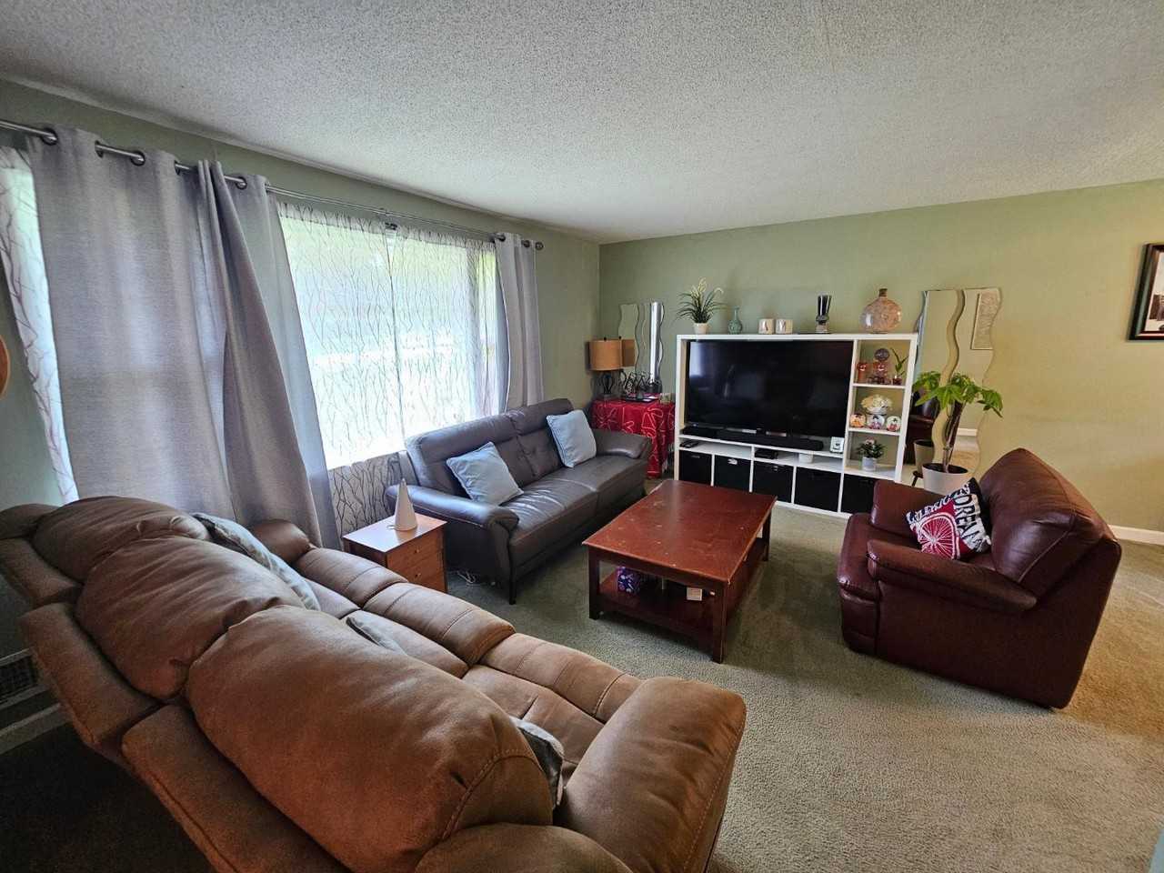 625 Challedon Dr - Photo 5 of 11