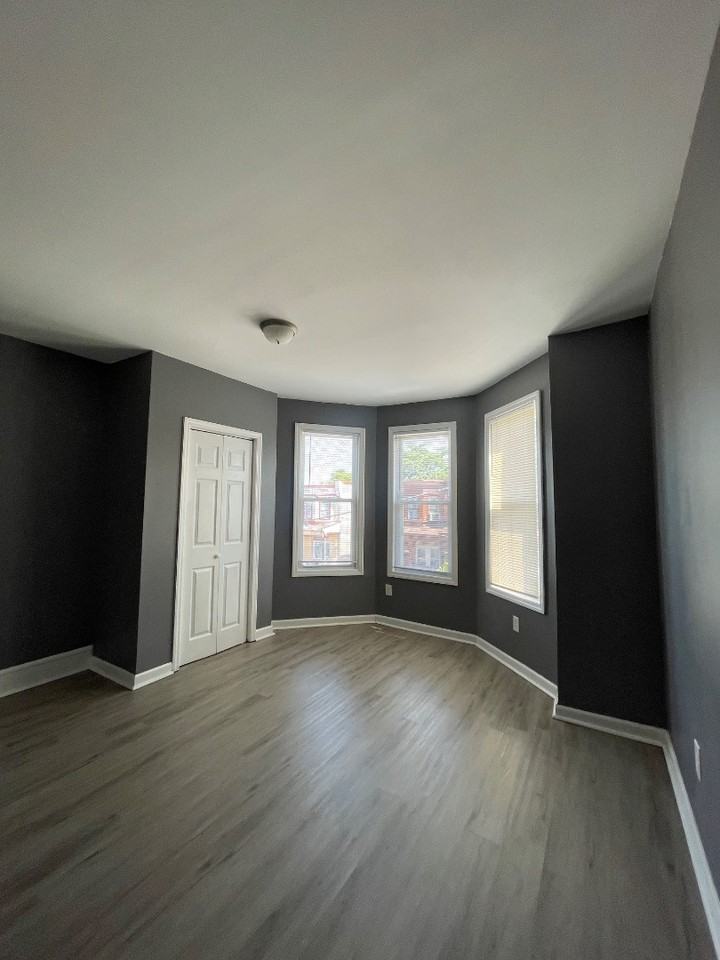846 York St - Photo 3 of 11