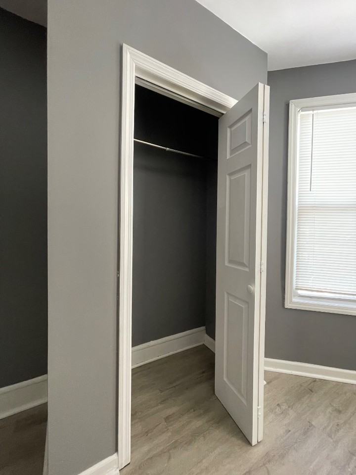 846 York St - Photo 5 of 11