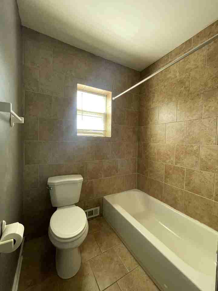 846 York St - Photo 6 of 11