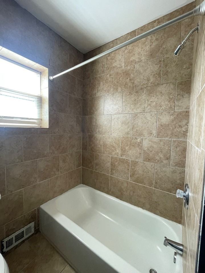 846 York St - Photo 7 of 11