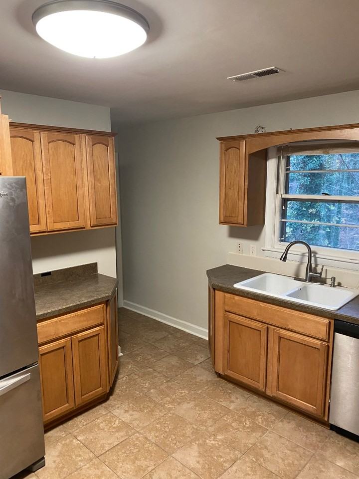 1424 Nelson Dr - Photo 4 of 11