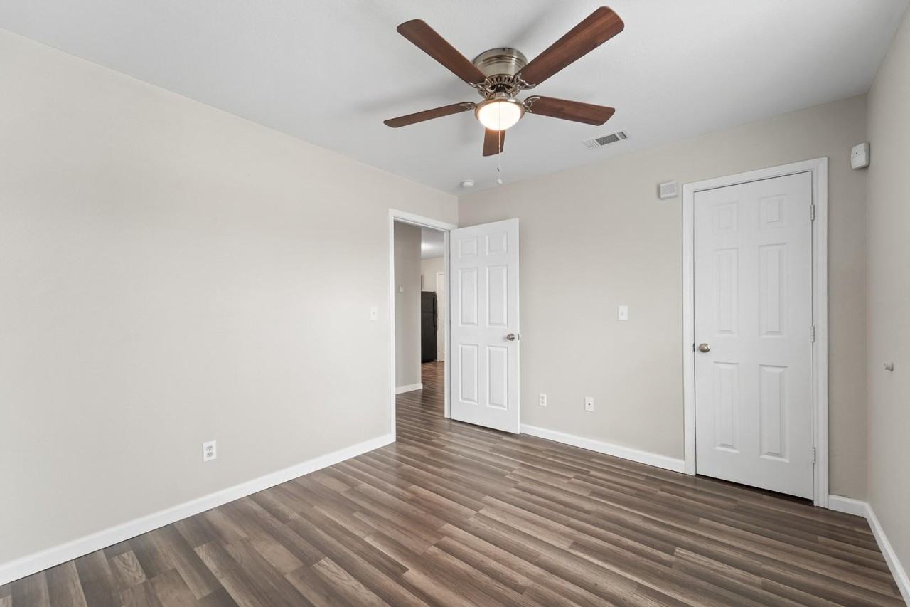 512 Hollyhock St - Photo 2 of 10